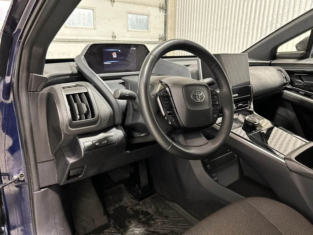 Toyota bZ4X LE* ПОДГРЕВ* КАМЕРА* ПАНОРАМА* CARPLAY* KEYLESS* , снимка 8 - Автомобили и джипове - 54453051