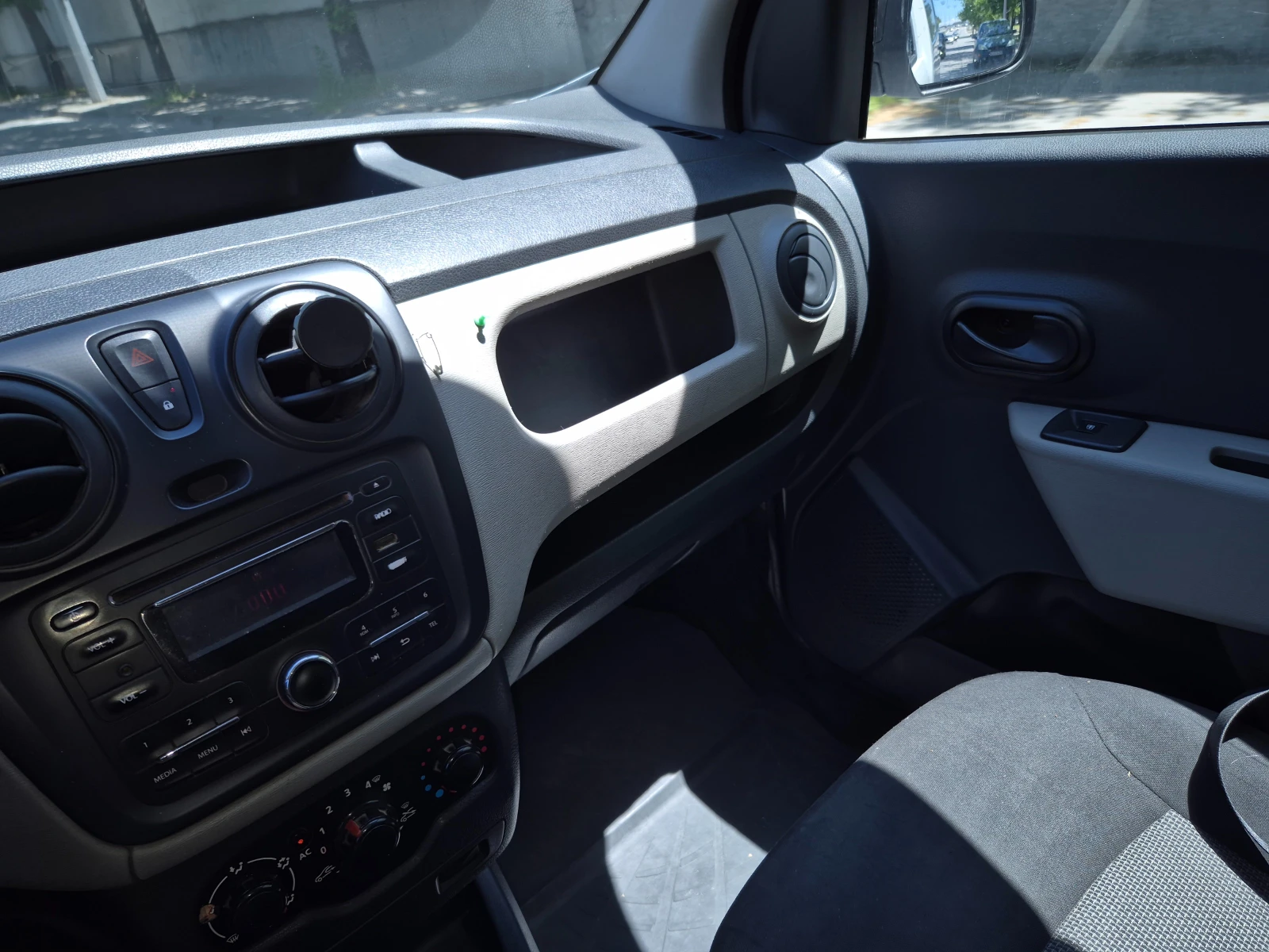 Dacia Dokker 1, 6 LPG, снимка 7 - Автомобили и джипове - 54799466