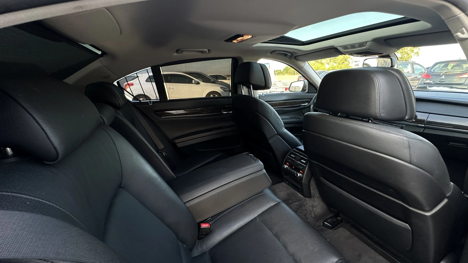 BMW 730 ПОДГРЕВ| ВАКУМ| FULL| 2 КОМПЛЕКТА ГУМИ| ОБСЛУЖЕНА, снимка 13 - Автомобили и джипове - 54839142