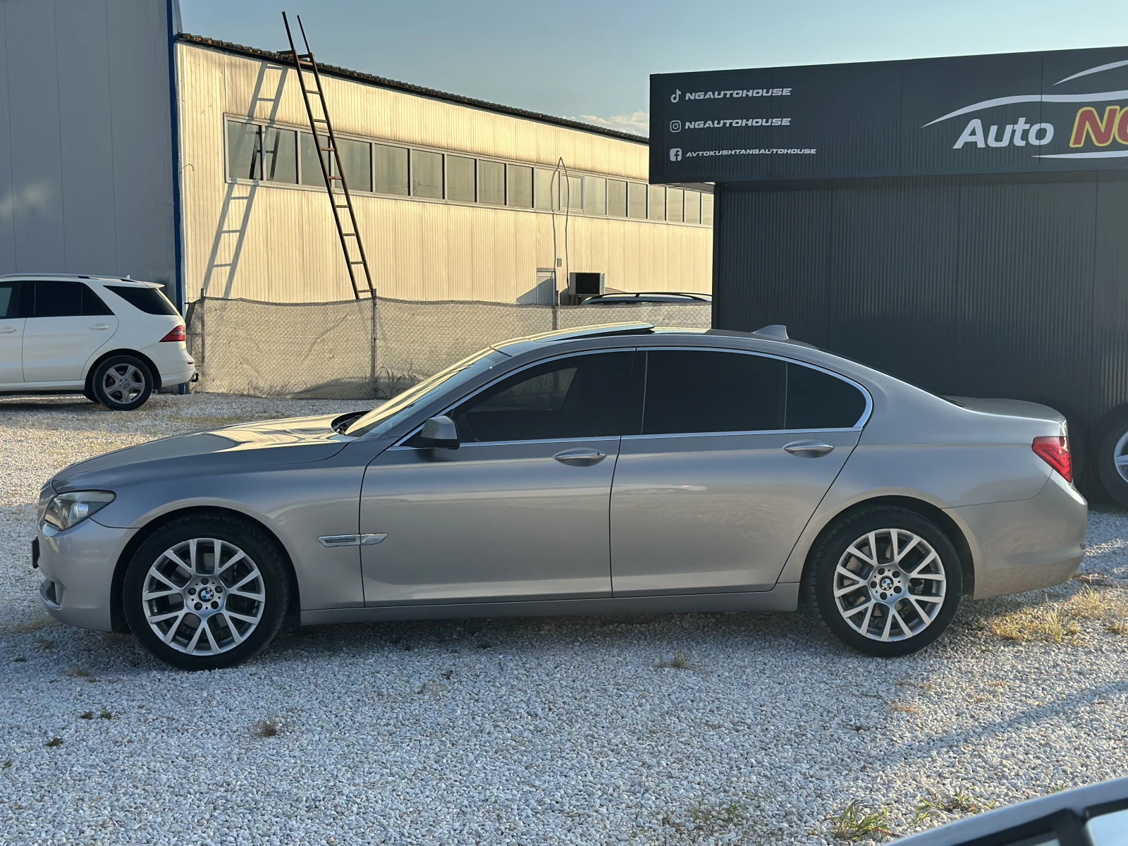 BMW 730 ПОДГРЕВ| ВАКУМ| FULL| 2 КОМПЛЕКТА ГУМИ| ОБСЛУЖЕНА, снимка 3 - Автомобили и джипове - 54839142