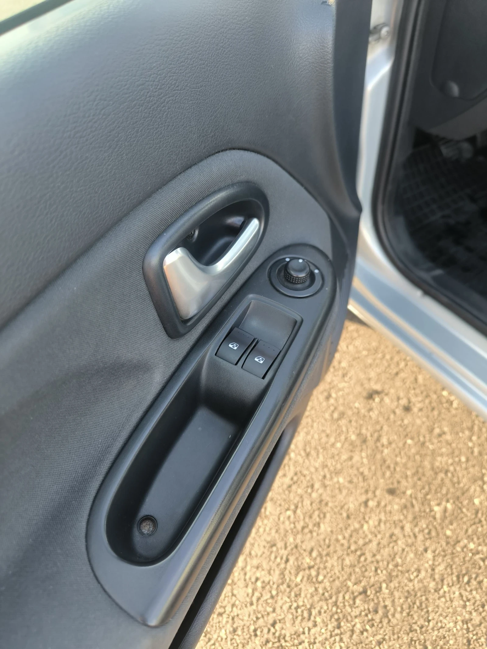 Renault Clio 1.5 DCI 82кс, снимка 8 - Автомобили и джипове - 54898609