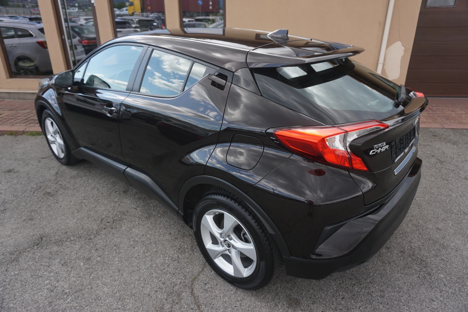 Toyota C-HR, снимка 3 - Автомобили и джипове - 54945618