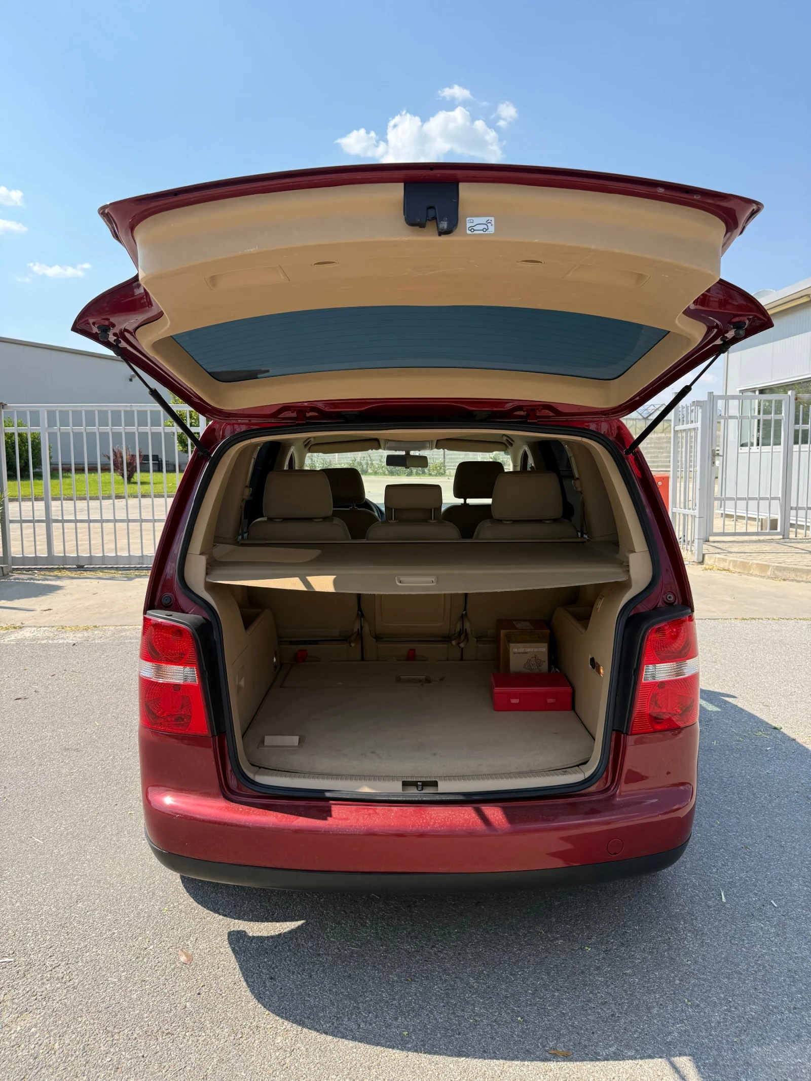 VW Touran 1.9TDI/ 105кс./ 6скр. ОТЛИЧЕН, снимка 16 - Автомобили и джипове - 55561637