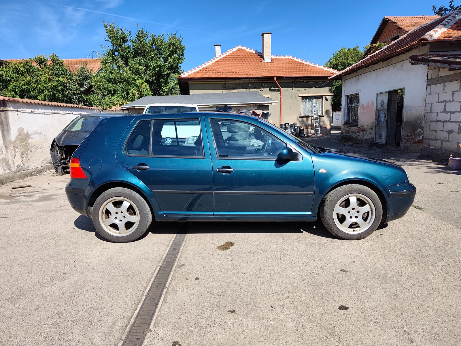 VW Golf 1.9TDI 101к.с., снимка 4 - Автомобили и джипове - 55952241