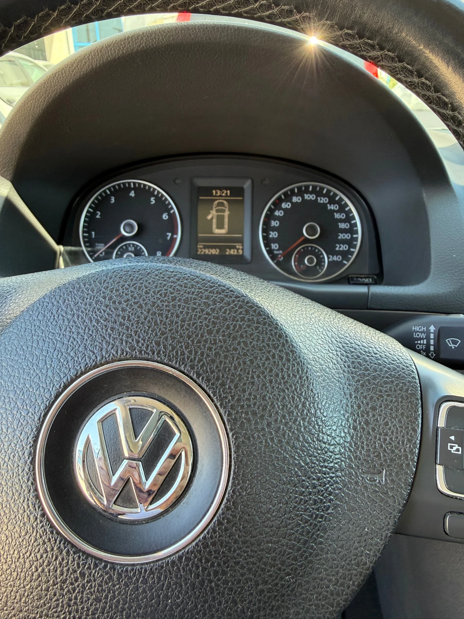 VW Touran Highline, снимка 7 - Автомобили и джипове - 56016944