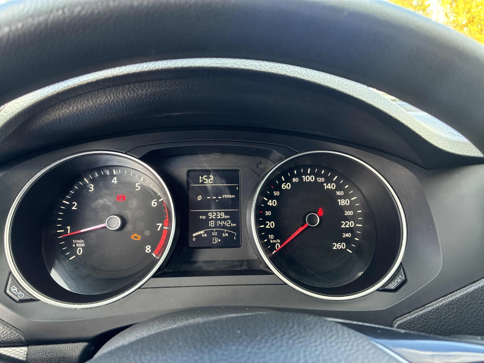 VW Jetta 4dr 2.0L Man, снимка 8 - Автомобили и джипове - 56523649