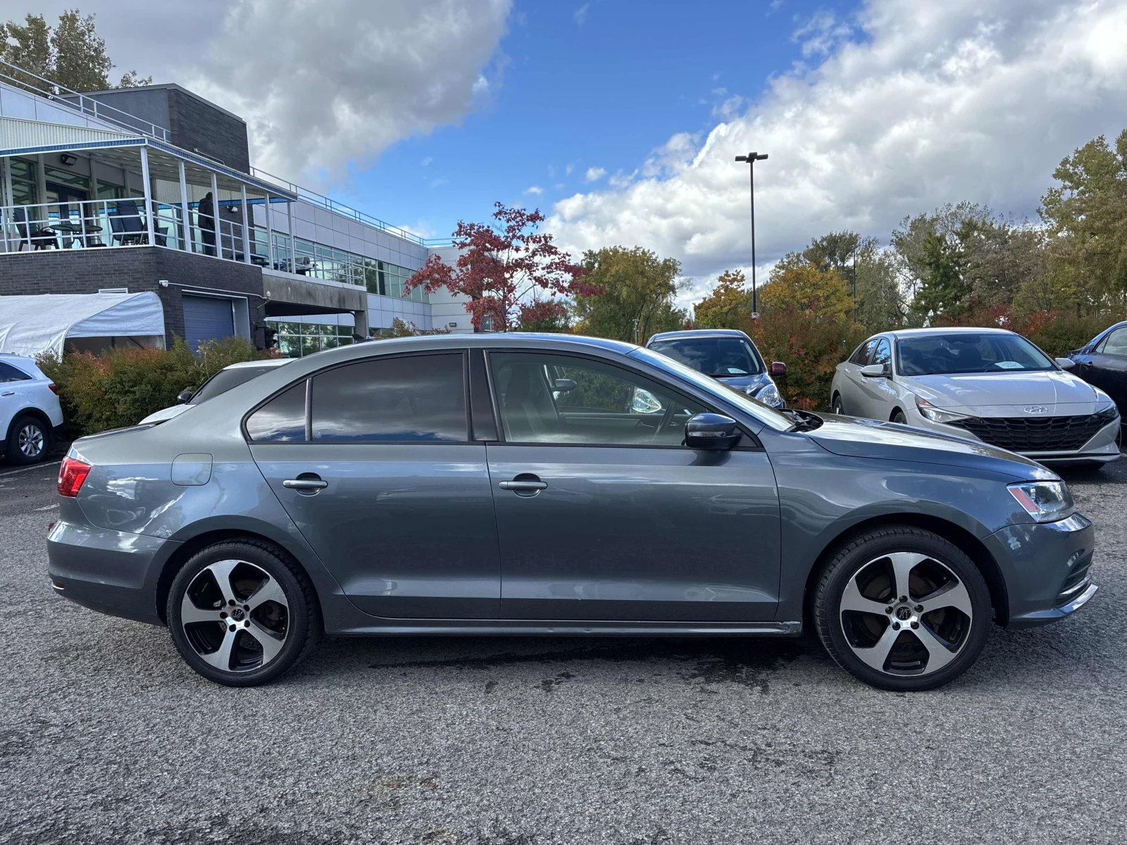 VW Jetta 4dr 2.0L Man, снимка 3 - Автомобили и джипове - 56523649