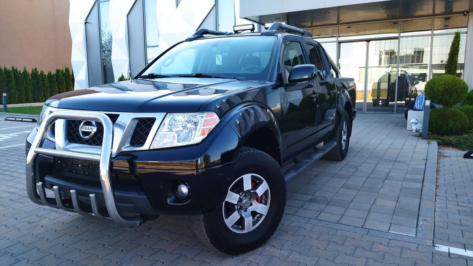 Nissan Navara 4.0 V6 262kc PRO-4X AVTOMAT4X4 БЕНЗИН , снимка 1