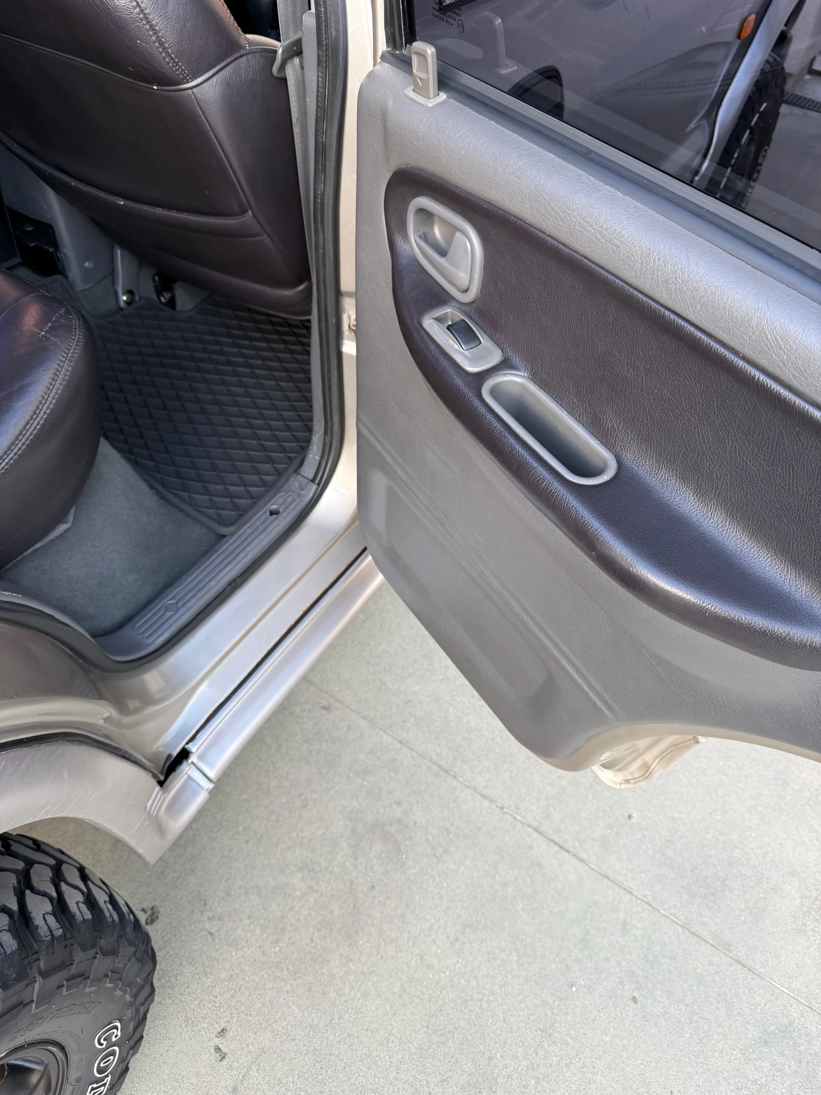 Kia Sportage 2.0 (128 кс), снимка 13 - Автомобили и джипове - 54230683