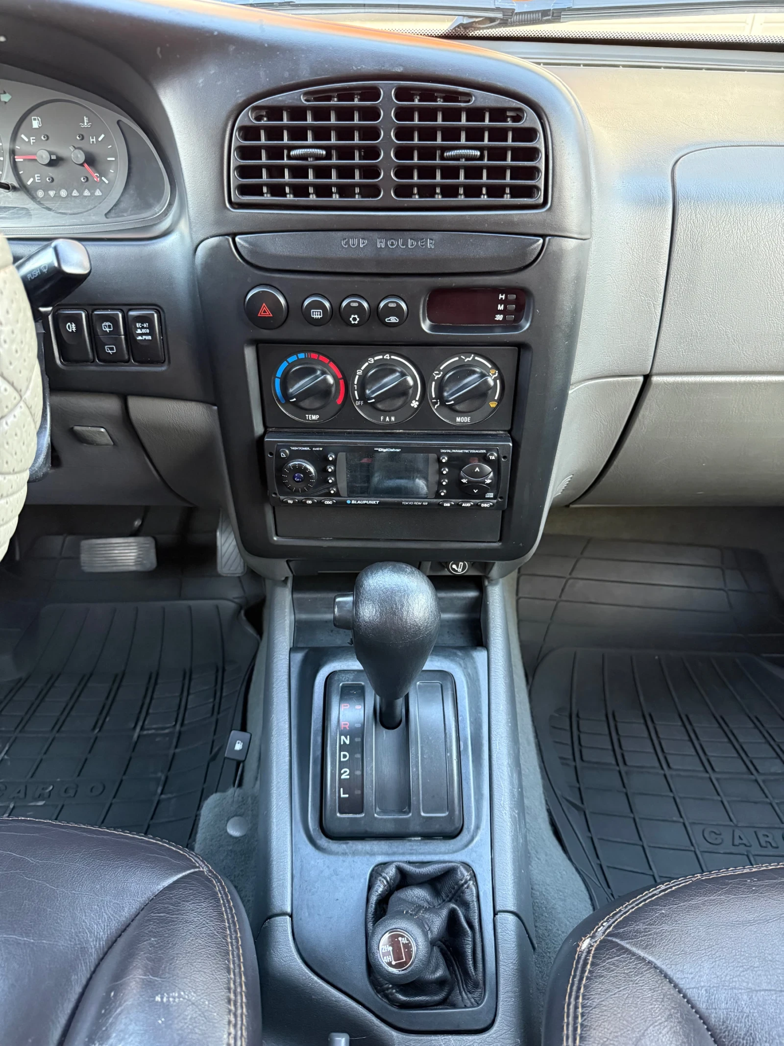 Kia Sportage 2.0 (128 кс), снимка 16 - Автомобили и джипове - 54230683