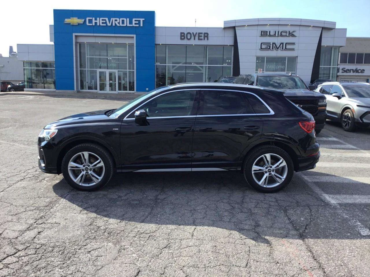 Audi Q3 45 Progressiv, CARFAX, ЦЕНА ДО БГ, снимка 2 - Автомобили и джипове - 54820202