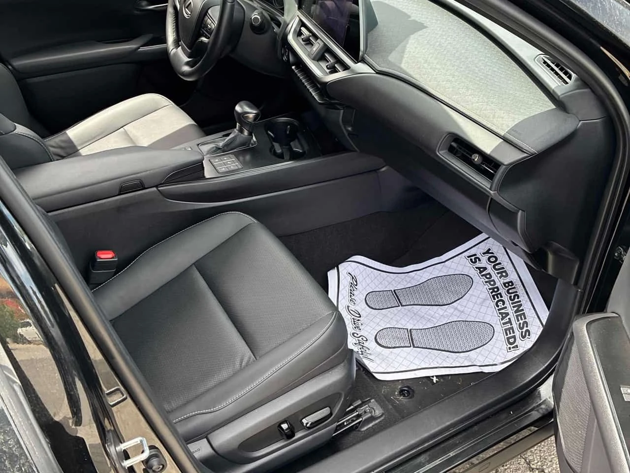 Lexus UX * 250h * CARFAX * ����� �� �����������  | Mobile.bg � ����������� 14