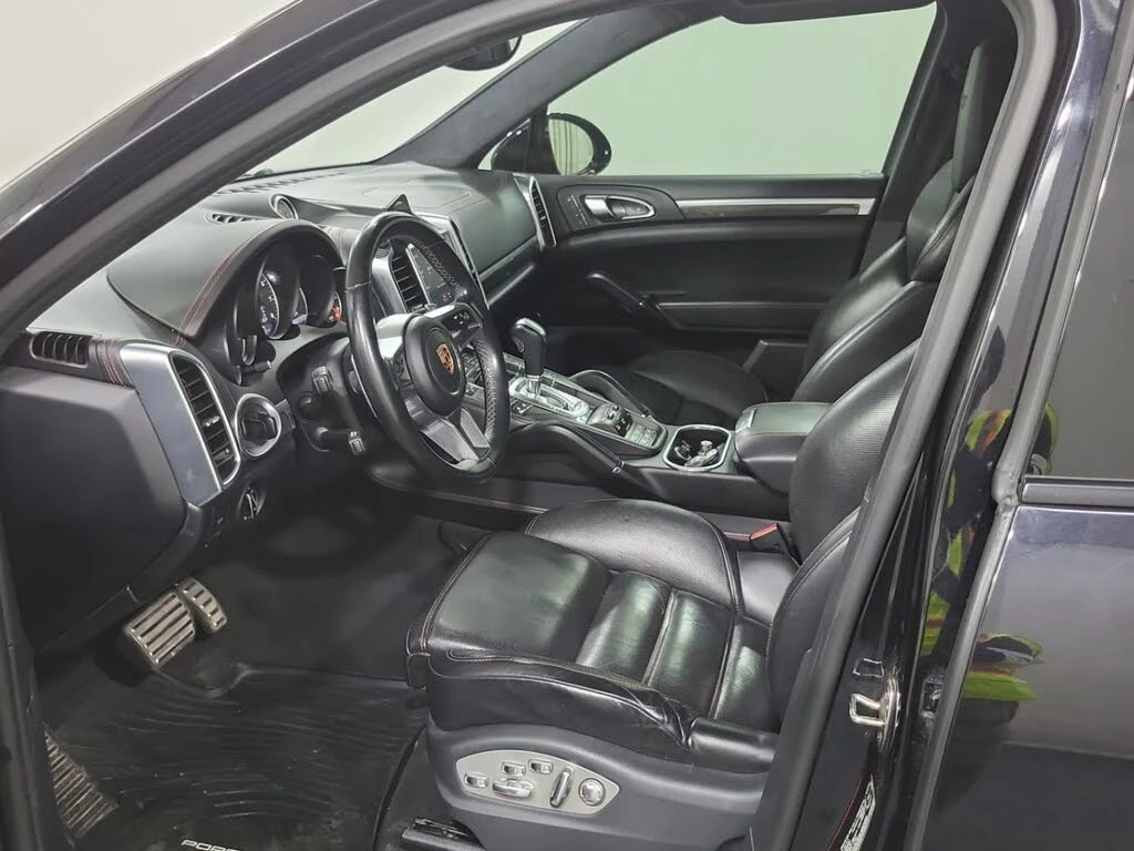 Porsche Cayenne GTS* PDK* FACELIFT* 360КАМЕРА* КЕЙЛЕС* , снимка 4 - Автомобили и джипове - 55575599