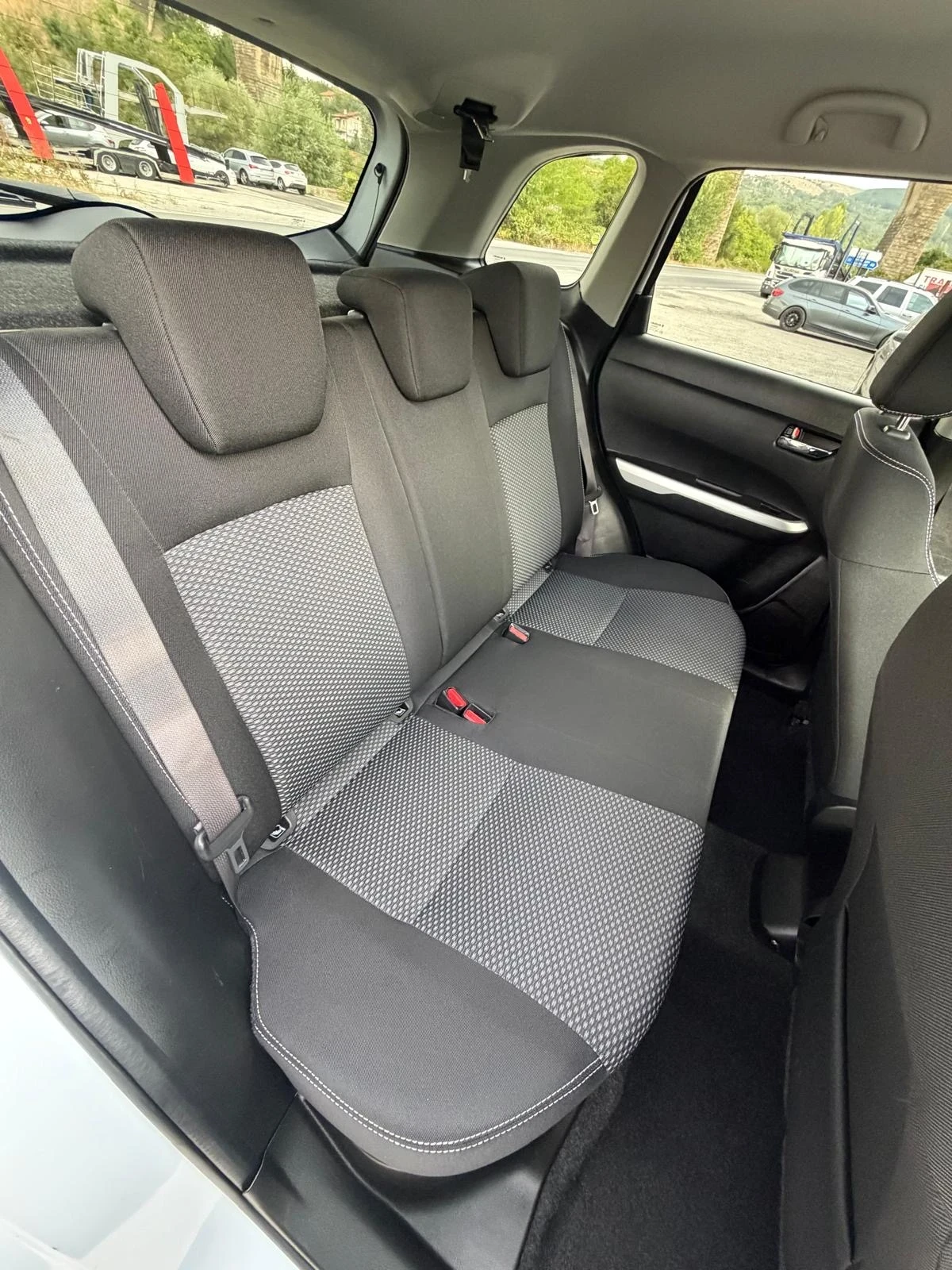 Suzuki Vitara 1.6 DDiS 4x4 , снимка 13 - Автомобили и джипове - 56028643