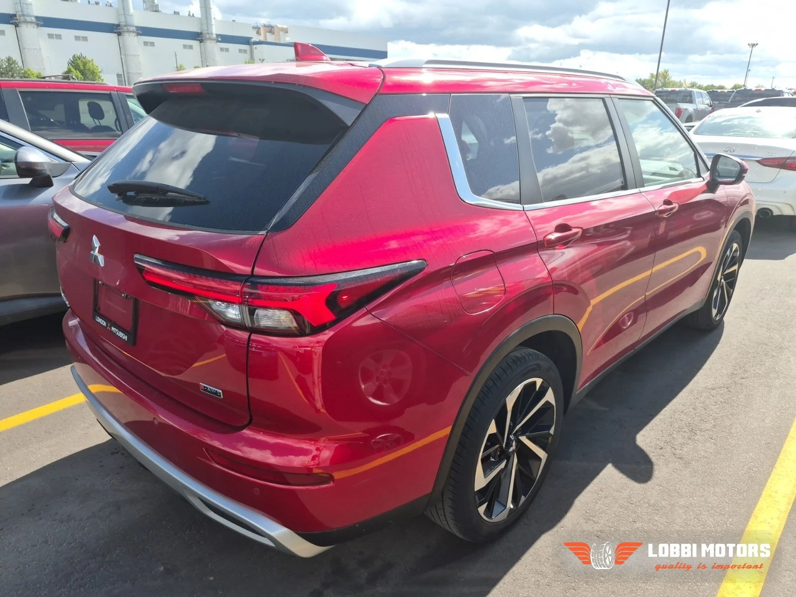 Mitsubishi Outlander, снимка 3 - Автомобили и джипове - 56103632
