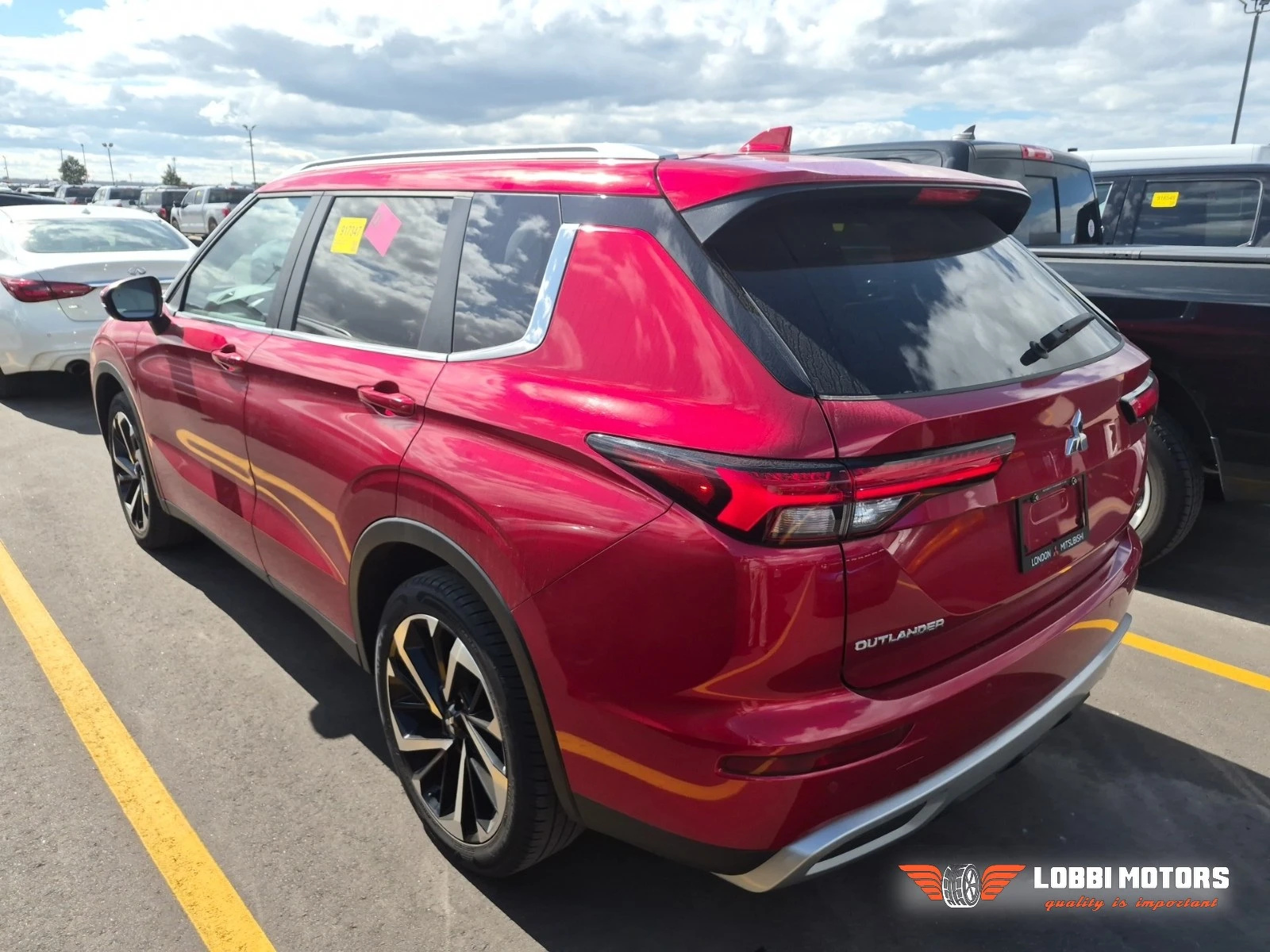 Mitsubishi Outlander, снимка 4 - Автомобили и джипове - 56103632