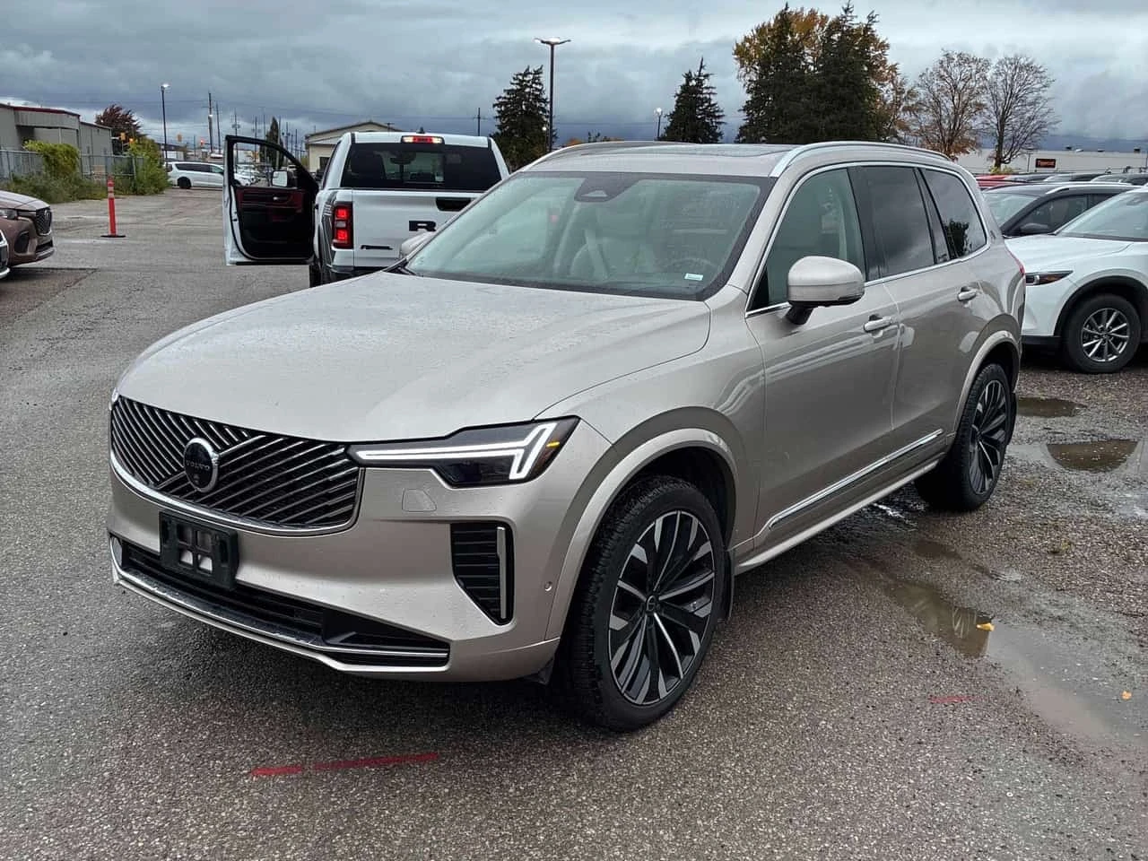 Volvo Xc90 * Ultra Bright Theme * CARFAX * БЕЗ ПЪРВОНАЧАЛНА В