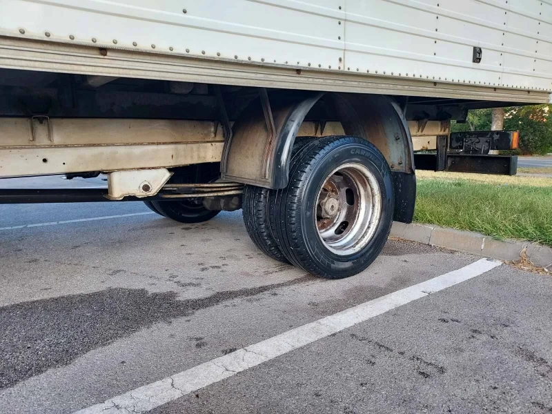 Mercedes-Benz Sprinter 413 Фургон, снимка 3 - Бусове и автобуси - 52313579