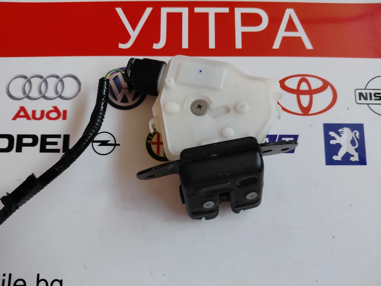 Брава заден капак за TOYOTA AURIS E180