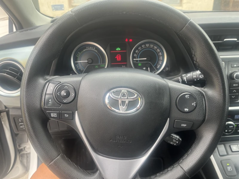 Toyota Auris, снимка 14 - Автомобили и джипове - 47217602