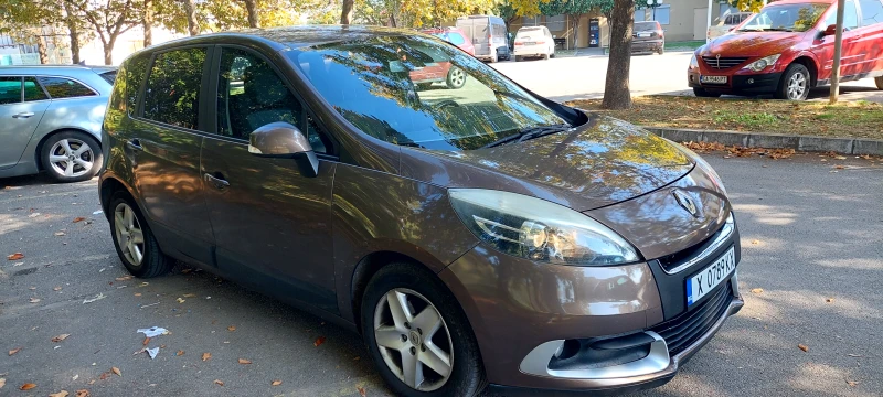 Renault Scenic 1.5DCI, снимка 8 - Автомобили и джипове - 47404900