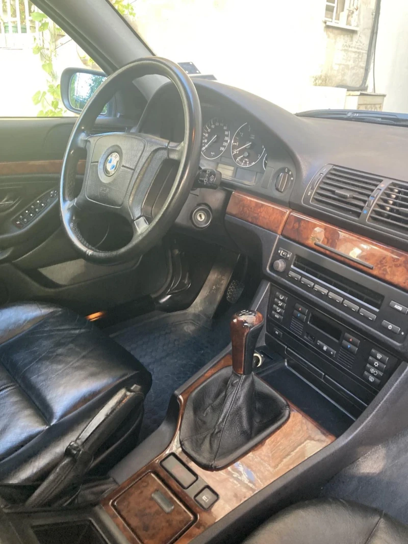 BMW 520 Комби , снимка 10 - Автомобили и джипове - 47583730