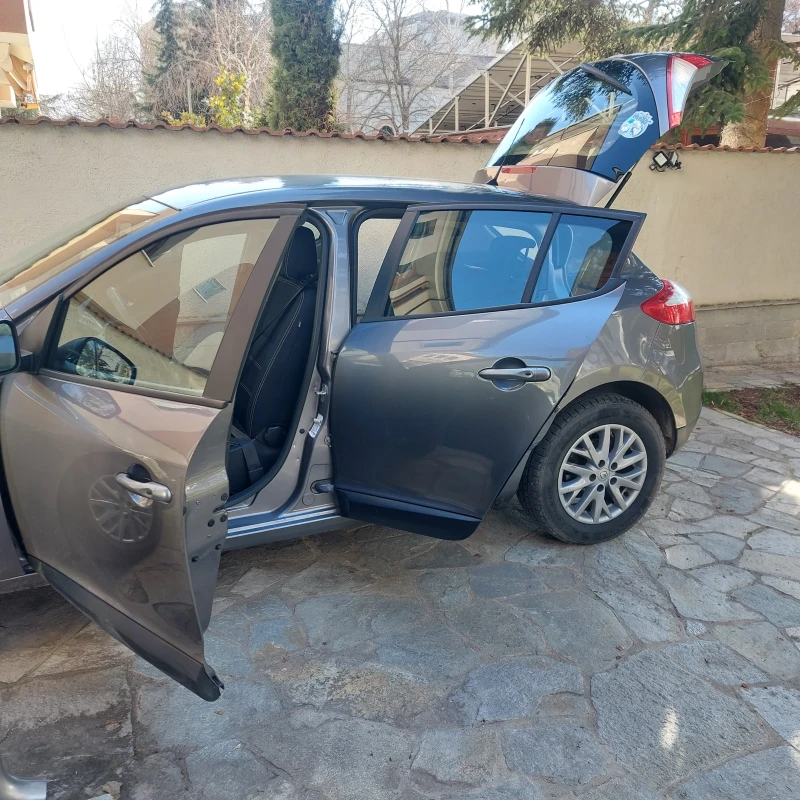 Renault Megane, снимка 15 - Автомобили и джипове - 49365602