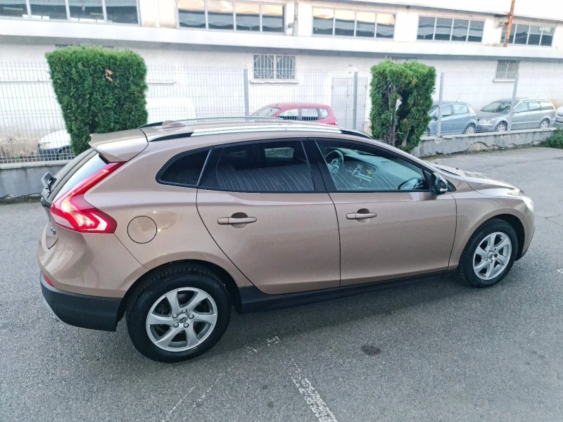 Volvo V40 Cross Country T4 AWD TURBO, снимка 2 - Автомобили и джипове - 51352601