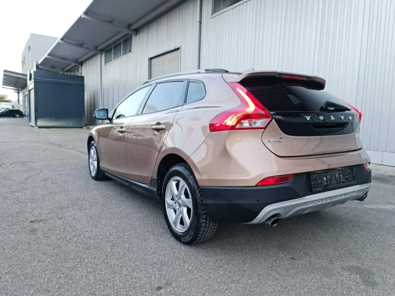 Volvo V40 Cross Country T4 AWD TURBO, снимка 8 - Автомобили и джипове - 51352601