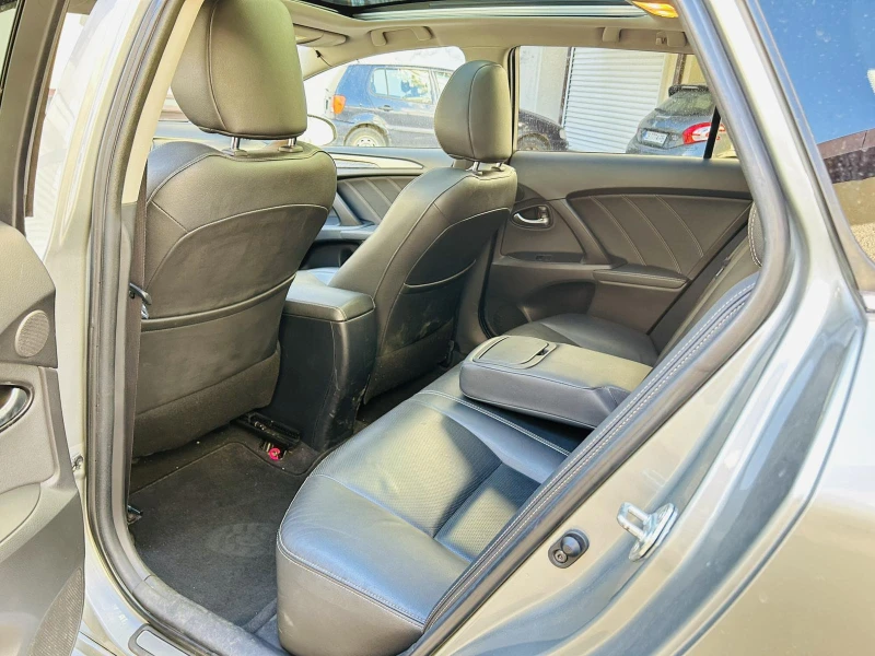 Toyota Avensis 2.0 D-4D 6MT Luxury, снимка 5 - Автомобили и джипове - 52603334