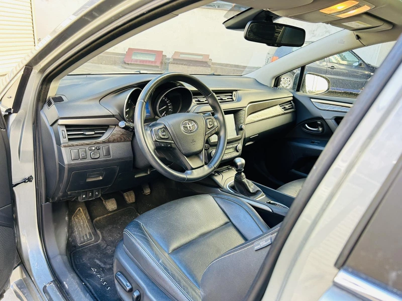 Toyota Avensis 2.0 D-4D 6MT Luxury, снимка 4 - Автомобили и джипове - 52603334