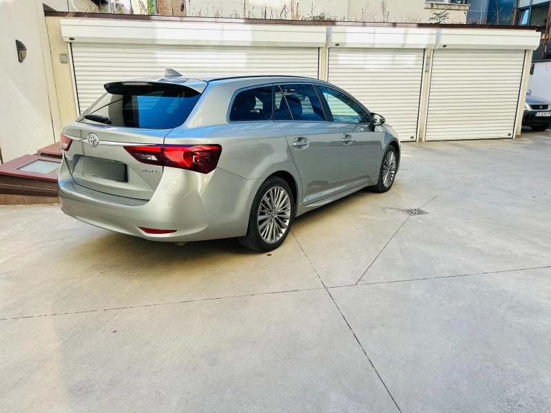 Toyota Avensis 2.0 D-4D 6MT Luxury, снимка 2 - Автомобили и джипове - 52603334