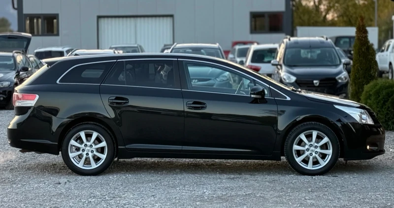 Toyota Avensis 2.0D-4D 126кс * Навигация* * Камера* * KeyLess* , снимка 8 - Автомобили и джипове - 52124087