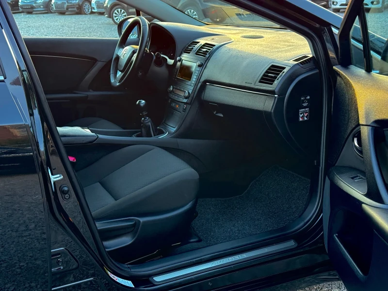 Toyota Avensis 2.0D-4D 126кс * Навигация* * Камера* * KeyLess* , снимка 11 - Автомобили и джипове - 52124087