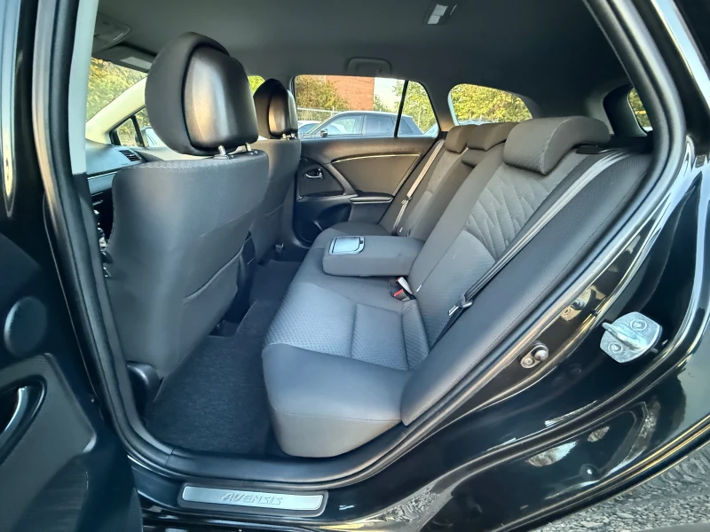 Toyota Avensis 2.0D-4D 126кс * Навигация* * Камера* * KeyLess* , снимка 14 - Автомобили и джипове - 52124087