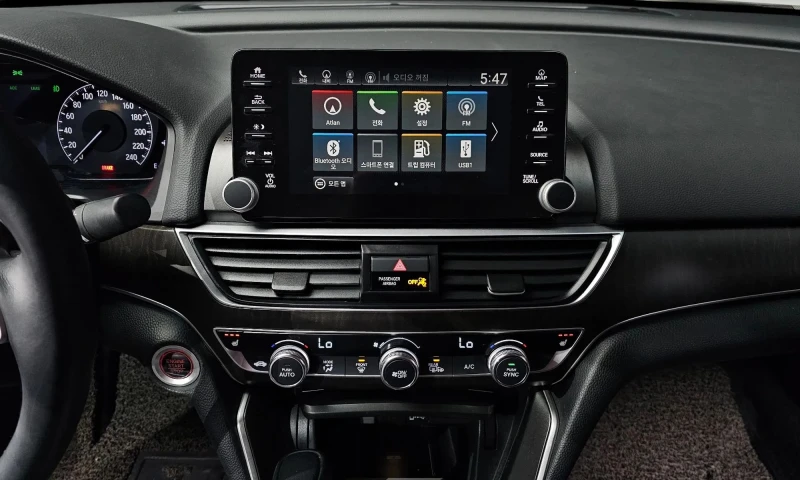 Honda Accord 1.5 Turbo, снимка 13 - Автомобили и джипове - 52551319