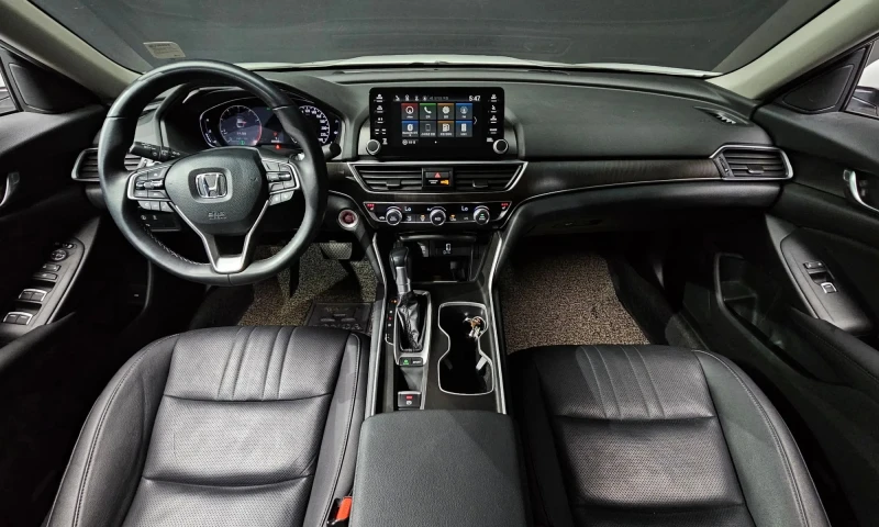 Honda Accord 1.5 Turbo, снимка 6 - Автомобили и джипове - 52551319