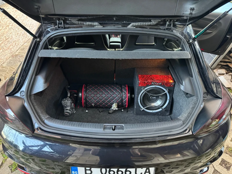 VW Scirocco 2.0 TDI, R pack, DSG, Air Suspension , снимка 5 - Автомобили и джипове - 52631877