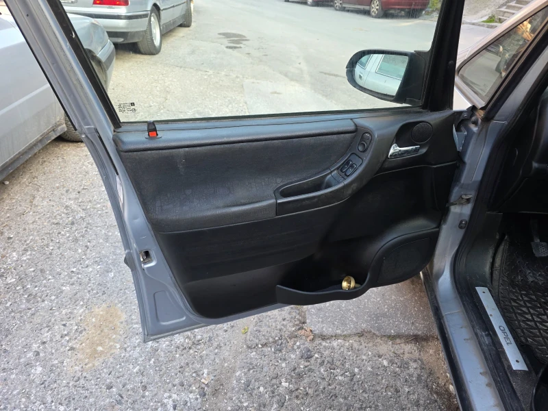 Opel Zafira 1.8 ГАЗ/Бензин, снимка 5 - Автомобили и джипове - 52869259
