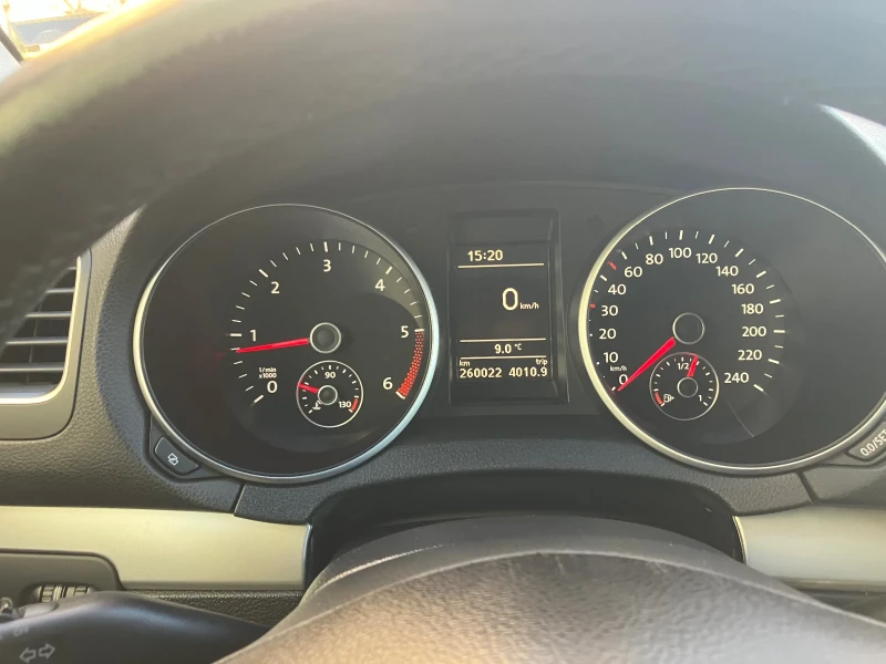 VW Golf 1.6 TDI , снимка 6 - Автомобили и джипове - 52929589