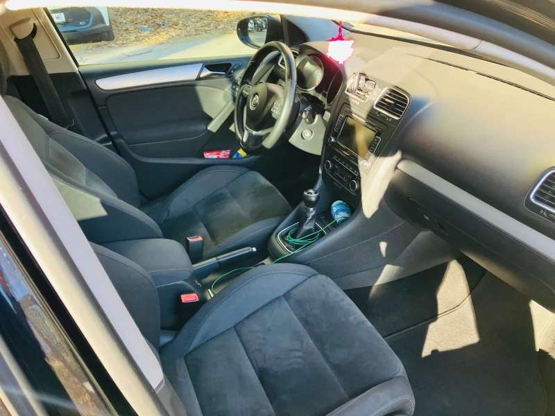 VW Golf 1.6 TDI , снимка 7 - Автомобили и джипове - 52929589