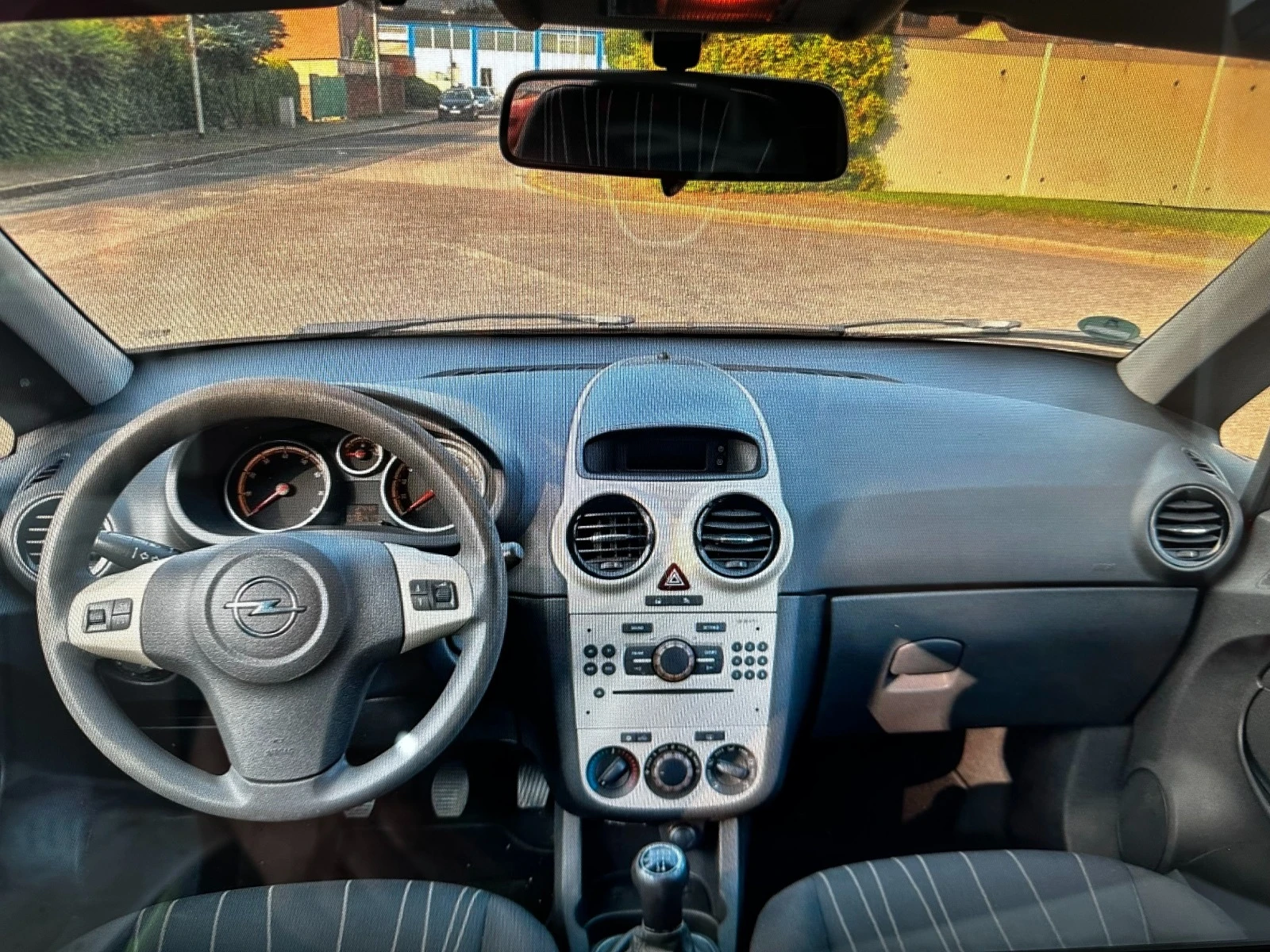 Opel Corsa 1.2 - изображение 5