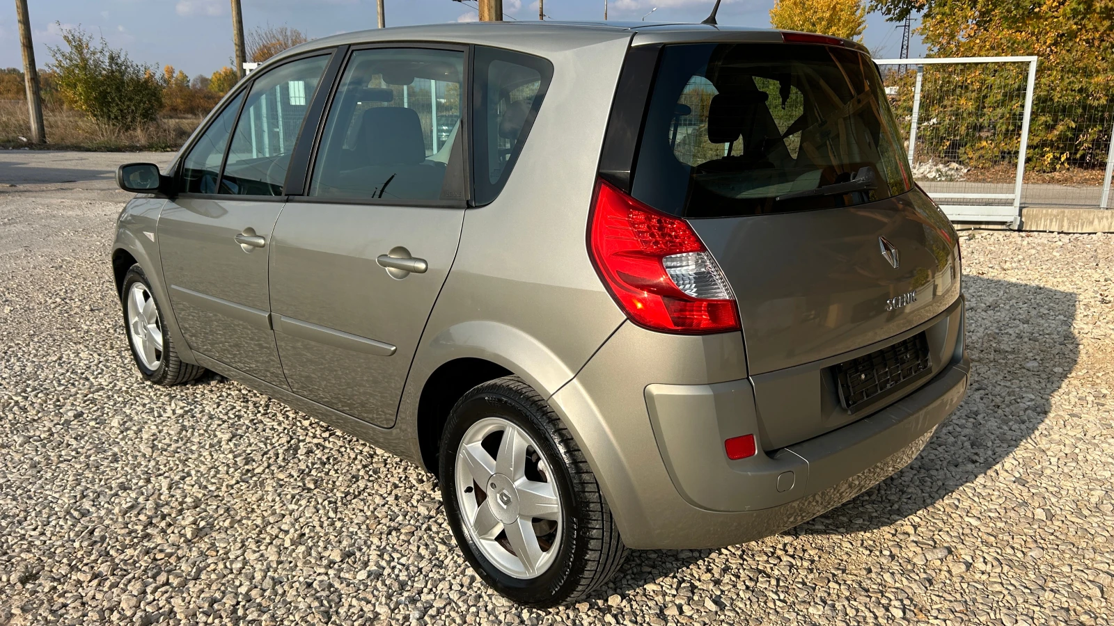 Renault Scenic 1.6-GPL-ФАБРИЧНА ГАЗ-ВНОС ИТАЛИЯ - изображение 3