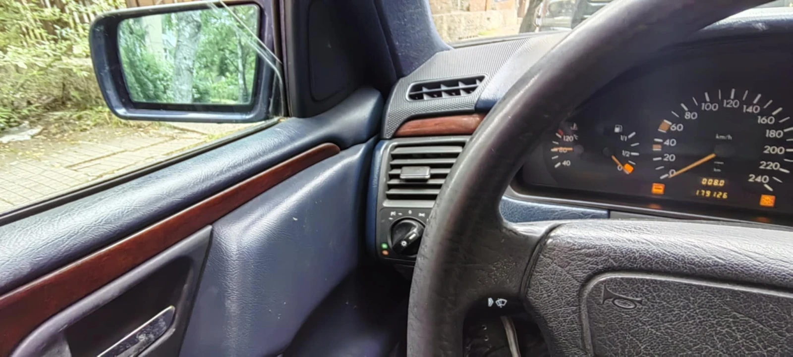 Mercedes-Benz E 200  - изображение 6