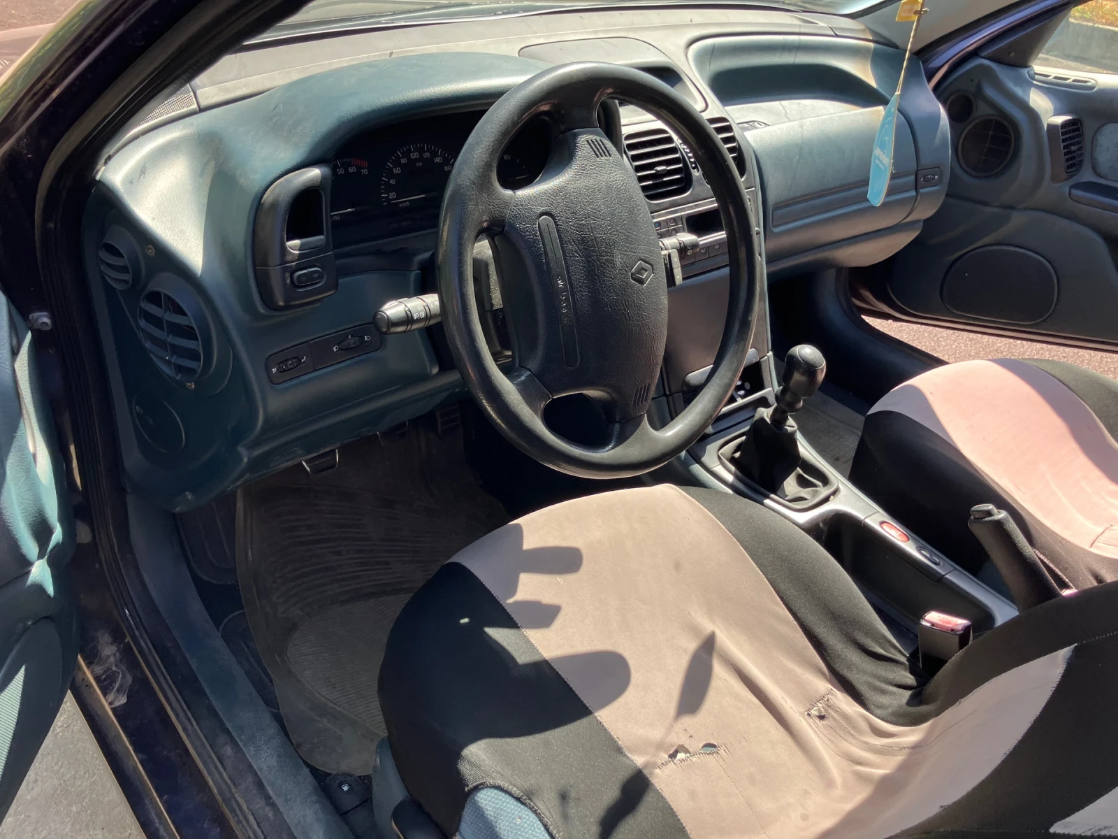 Renault Laguna 2.0 бензин 113кс - изображение 3