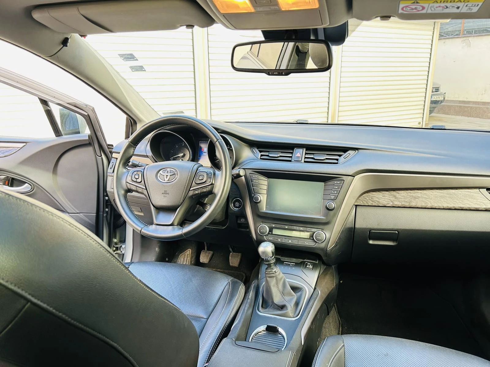 Toyota Avensis 2.0 D-4D 6MT Luxury | Mobile.bg   11