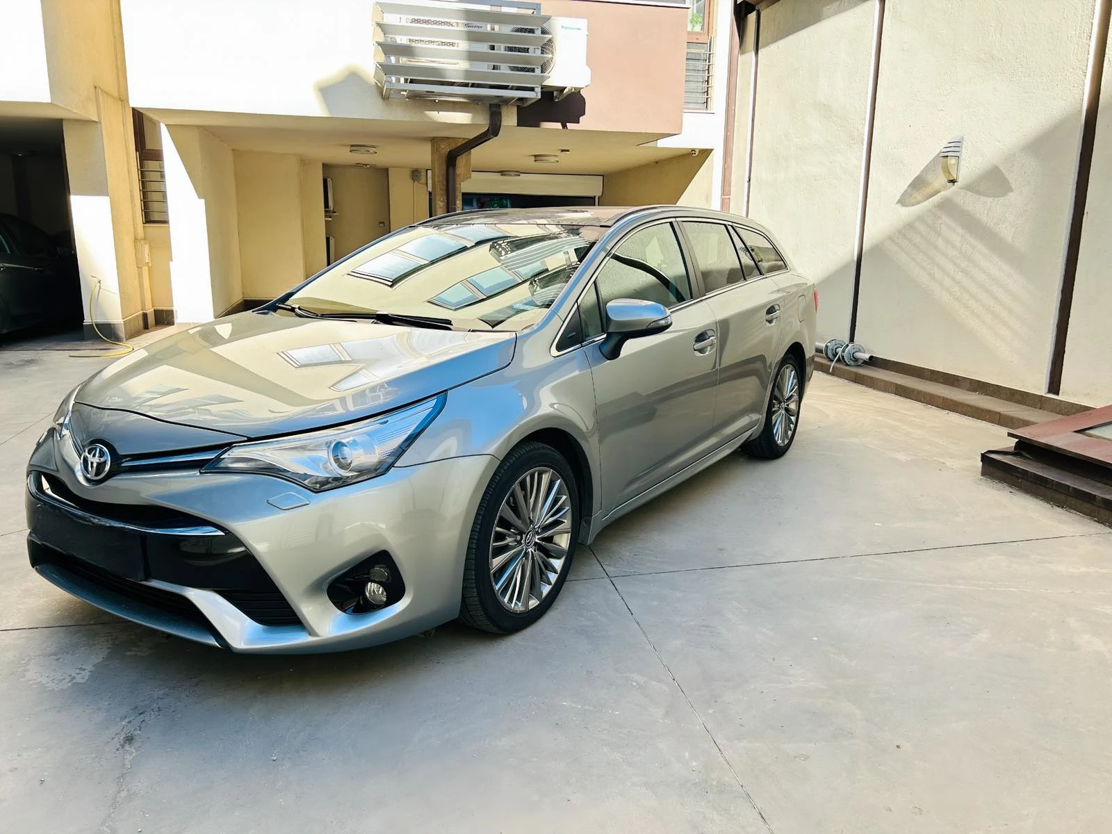 Toyota Avensis 2.0 D-4D 6MT Luxury | Mobile.bg   1