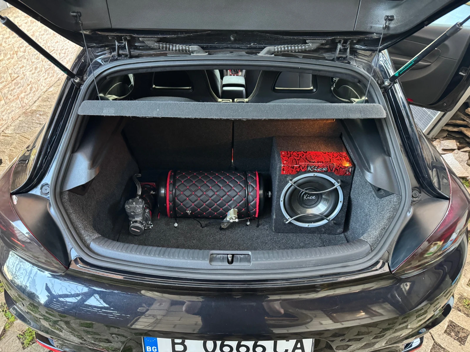 VW Scirocco 2.0 TDI, R pack, DSG, Air Suspension  | Mobile.bg   5