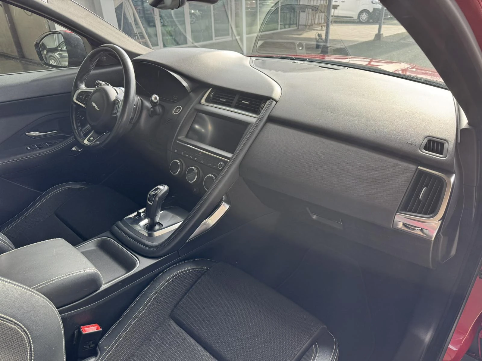 Jaguar E-pace 2.0D* AWD* 150ps* R-DINAMIC* 126хл.км* КОЖА* НАВИ* - изображение 10