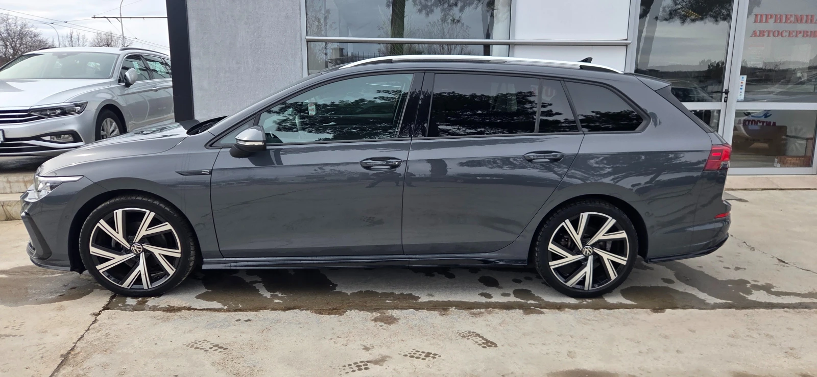 VW Golf R-Line в цвят Nardo Grey - изображение 6